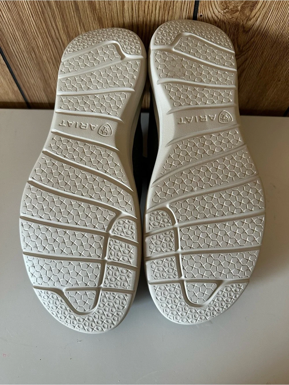 Ariat Hilo’s Gray Canvas Aztec-Pattern Slip-On Loafers- NWT Size: 11.5